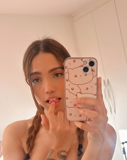 Larissa (@lovelari) OnlyFans